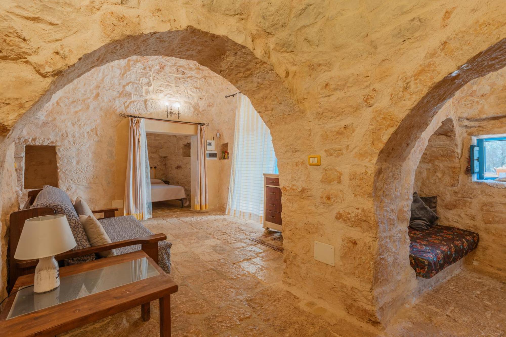Trullo Tarantini Con Piscina Privata Lejlighed Latiano Eksteriør billede