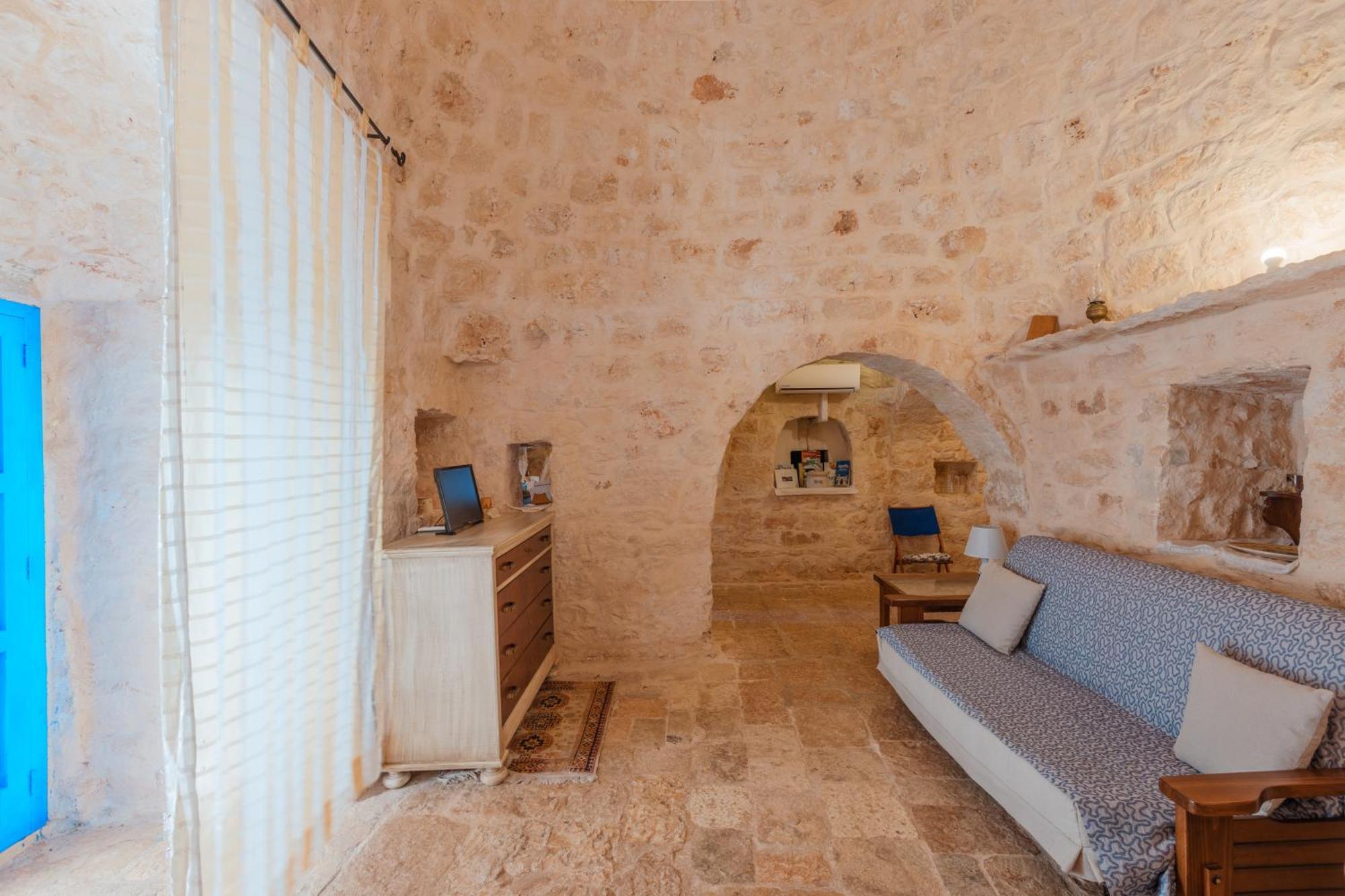 Trullo Tarantini Con Piscina Privata Lejlighed Latiano Eksteriør billede