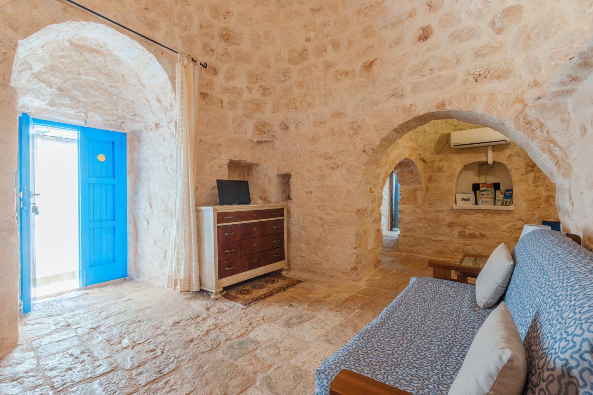Trullo Tarantini Con Piscina Privata Lejlighed Latiano Eksteriør billede