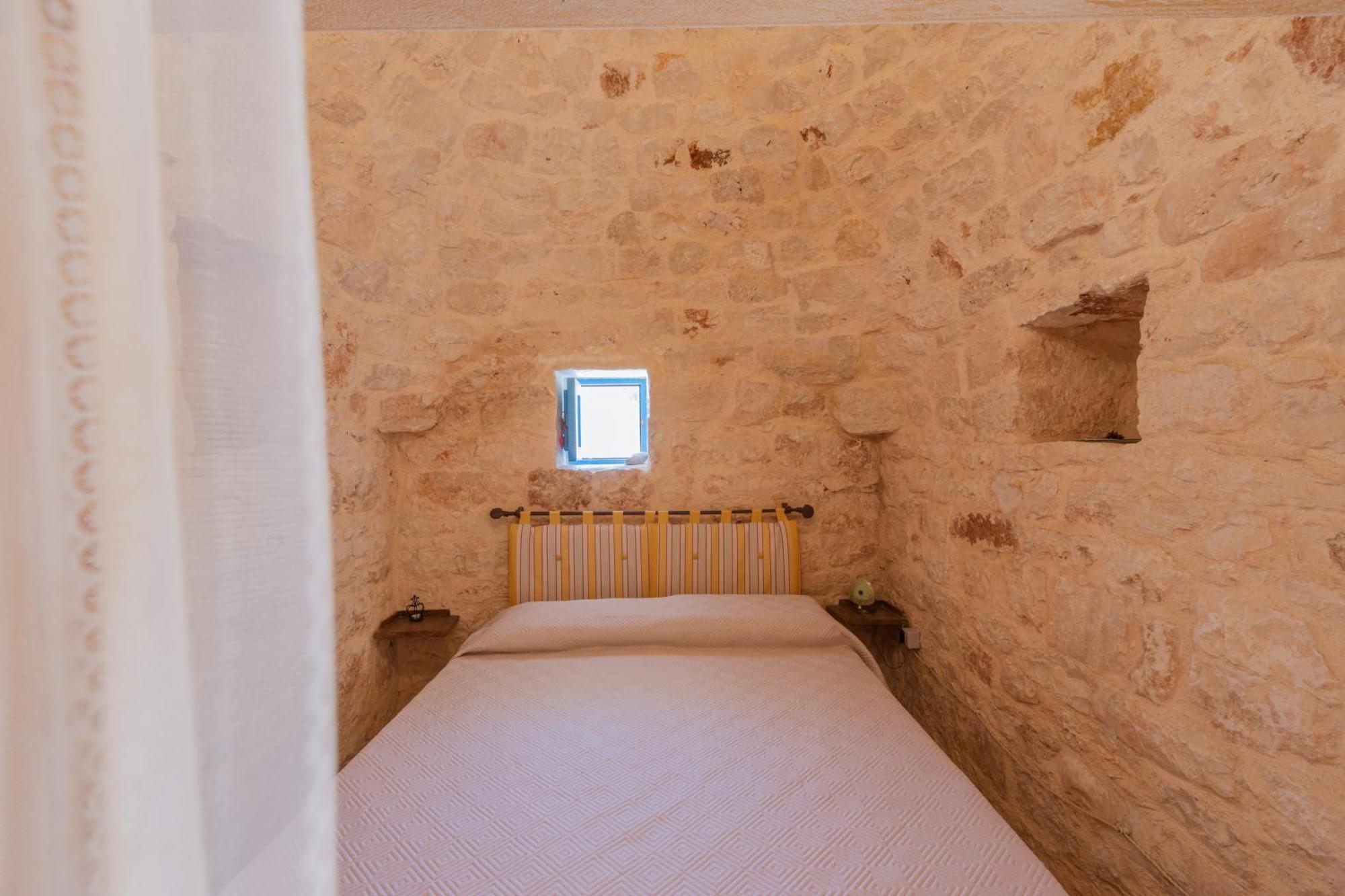 Trullo Tarantini Con Piscina Privata Lejlighed Latiano Eksteriør billede