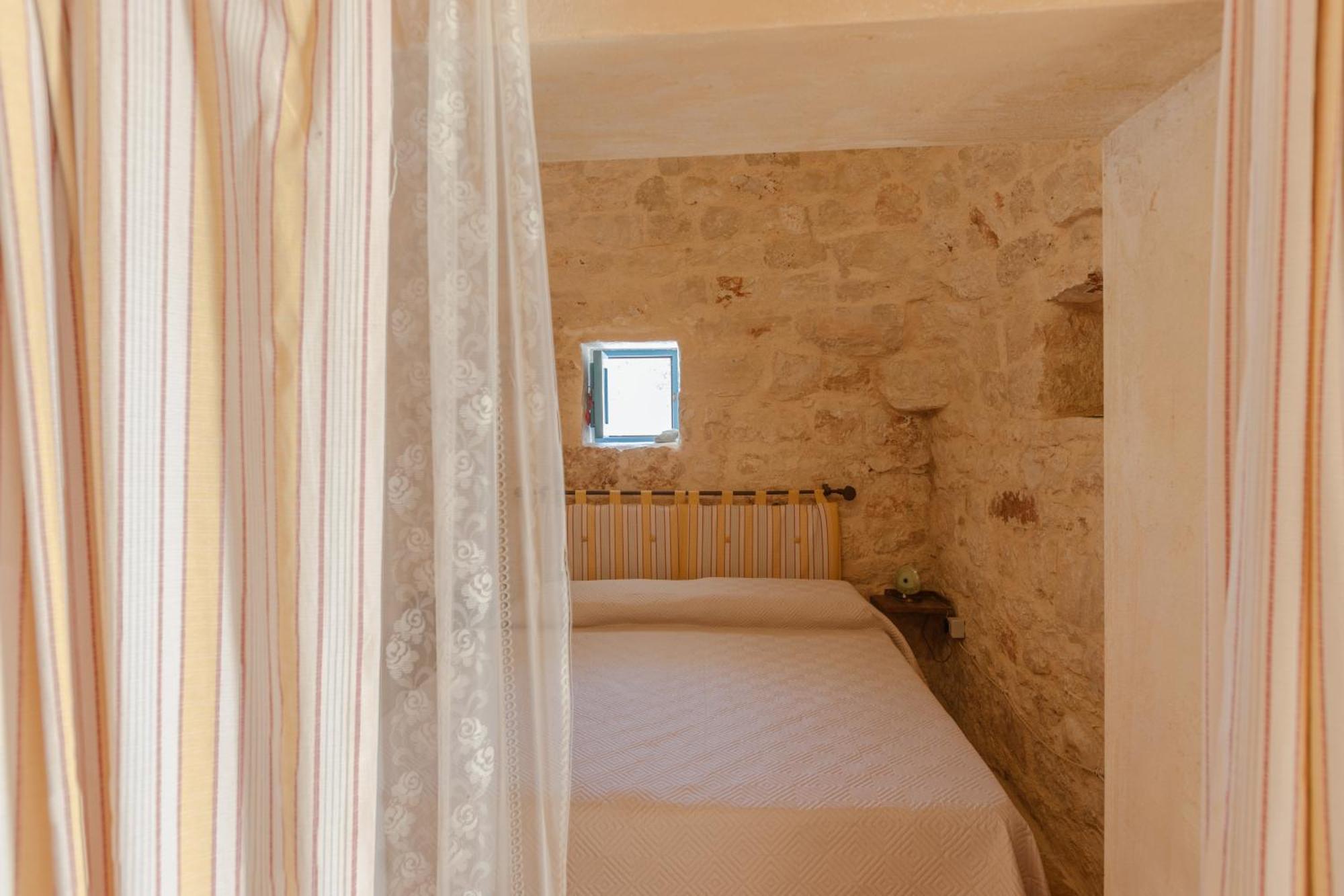 Trullo Tarantini Con Piscina Privata Lejlighed Latiano Eksteriør billede