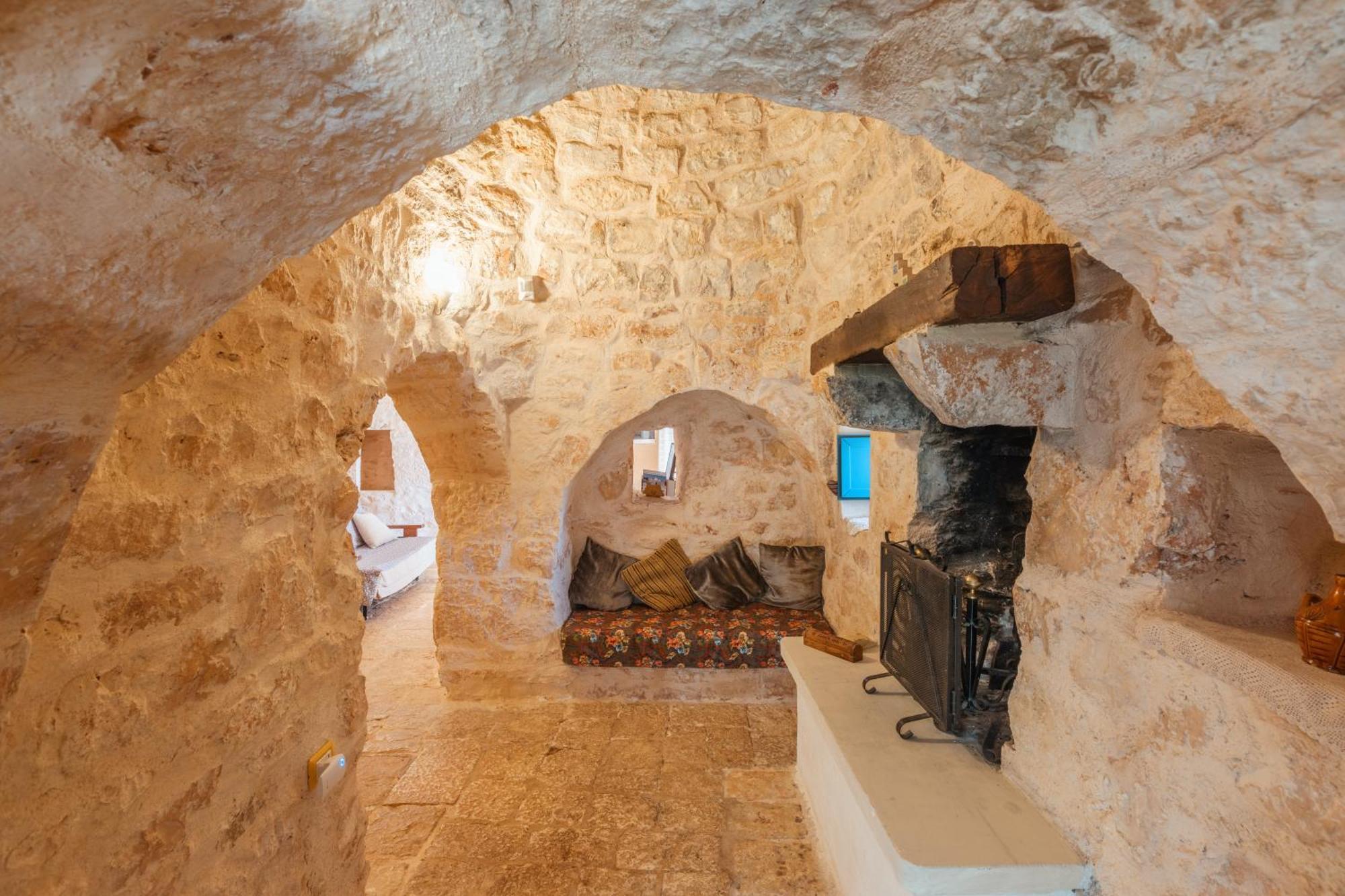 Trullo Tarantini Con Piscina Privata Lejlighed Latiano Eksteriør billede