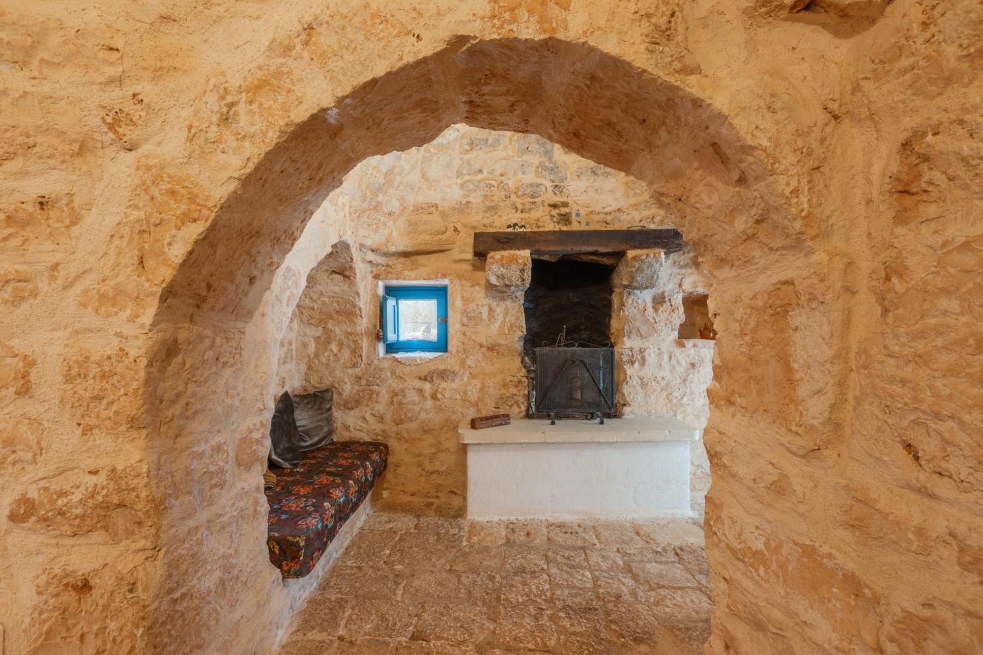 Trullo Tarantini Con Piscina Privata Lejlighed Latiano Eksteriør billede