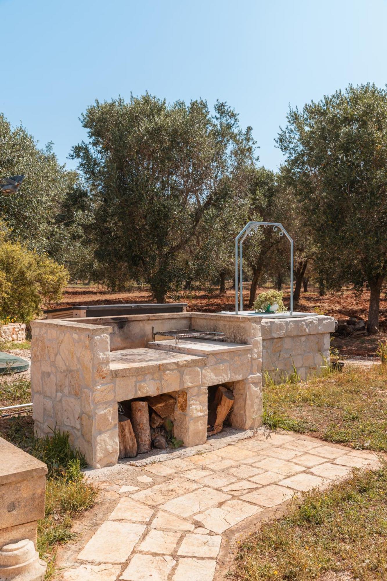 Trullo Tarantini Con Piscina Privata Lejlighed Latiano Eksteriør billede